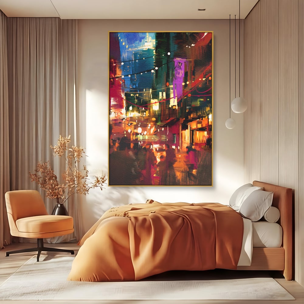 Tablou canvas cu tablou canvas cu peisaj urban nocturn, in rama de aluminiu auriu, pe perete intr-un dormitor